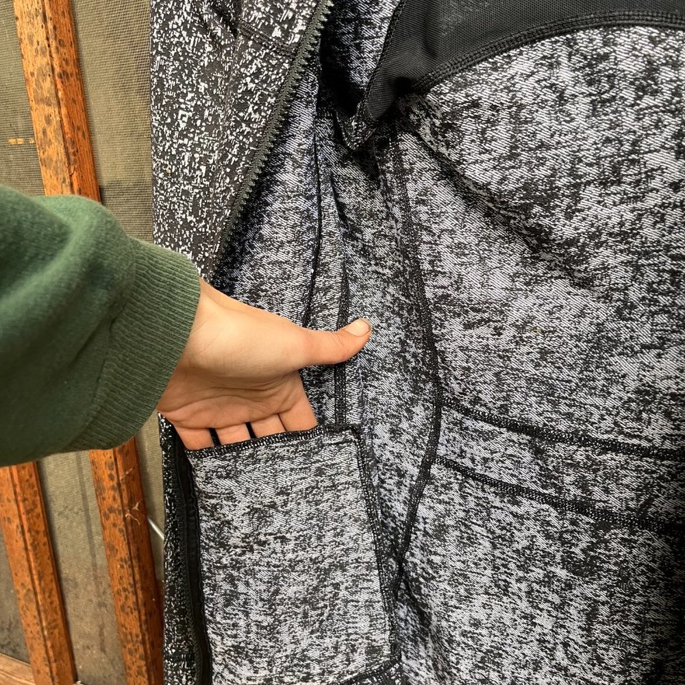 Lululemon Define Running Jacket Black And White - image 4